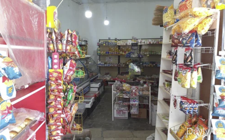 [28 yaşındakı satıcı işlədiyi mağazada ölüb]