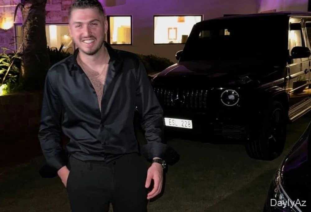 Reperi atasına 10 milyonluq avtomobil hədiyyə etmişdir – FOTO