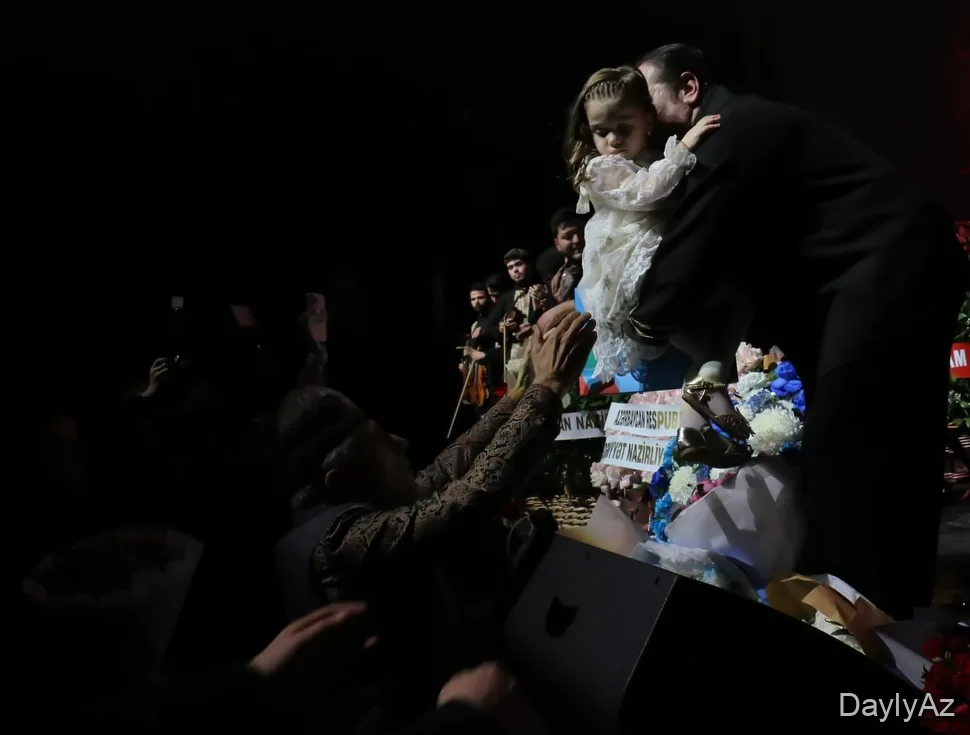 Xalq Artisti Natiq Şirinovun Nəvəsi Səhnədə