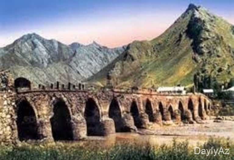 Xudafərin Körpüsü – Tarixi, Memarlığı və Mədəni Əhəmiyyəti