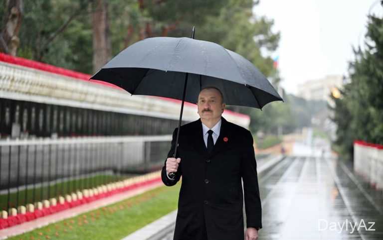 Prezident Şəhidlər xiyabanını ziyarəti ilə bağlı videoçarx paylaşıb