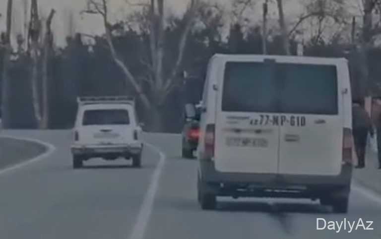 Sarı sürücü magistral yolda məharətsiz manevrlər etdi