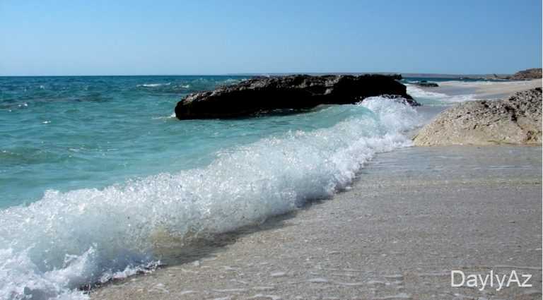 Xəzər Dənizi: Tarixi, Coğrafiyası, Resursları və Turizm Məlumatı