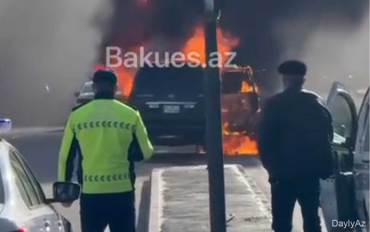 Bakıda “Prado” avtomobili tamamilə yanıb – Video