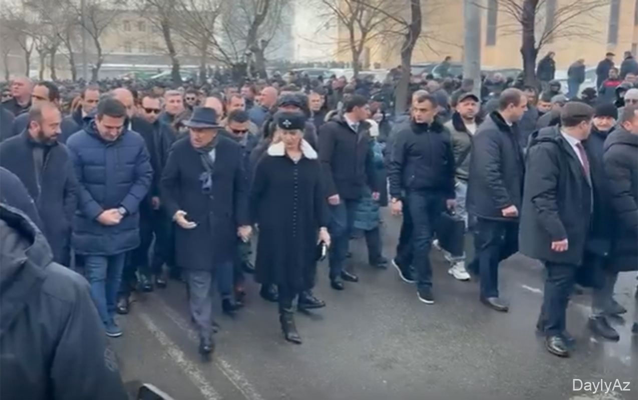 İrəvanda Paşinyanın başçılığı ilə yürüş keçirilir 
							 – Video