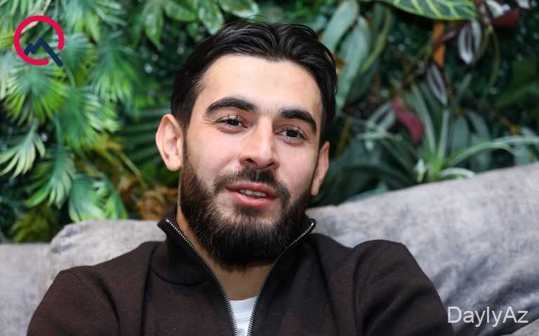 “Nənəm öz qızıllarını satıb verdi ki, milli ilə səfərə gedim” 
							 – Videomüsahibə