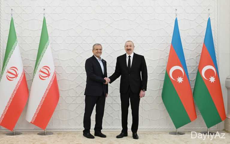 İlham Əliyev Pezeşkiana zəng etdi