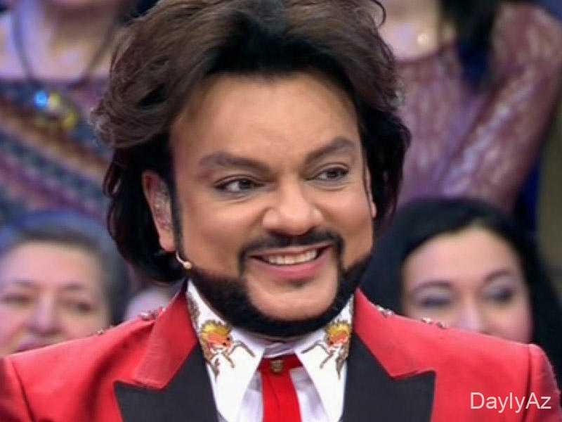 Səhnədən uzaqlaşan Rus İfaçısı