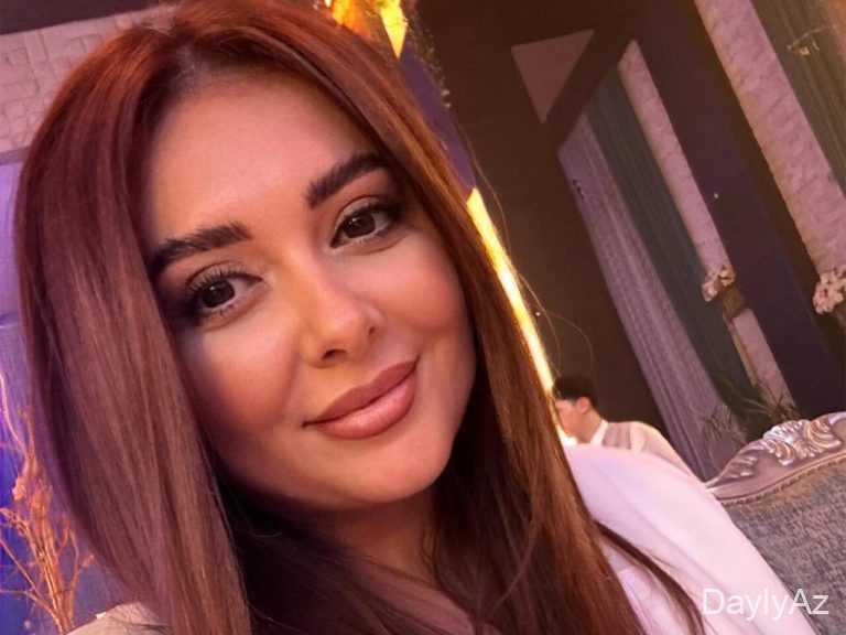 Lalə Azərtaş Esra Erola kəlağayı hədiyyə edib – FOTO