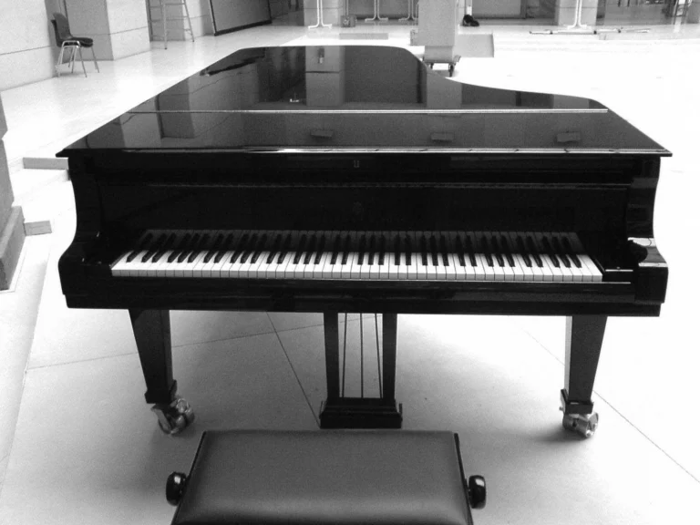 Piano Haqqında Tam Bələdçi: Tarixi, Növləri və Öyrənmə Yolları