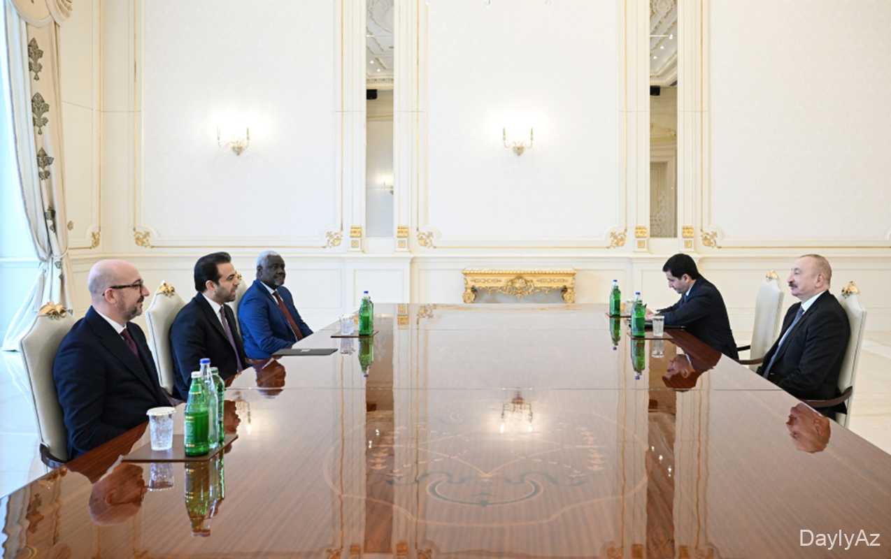 İlham Əliyev “Zayed İnsan Qardaşlığı Mükafatı” ilə bağlı nümayəndə heyətini qəbul edib 
							 – Fotolar