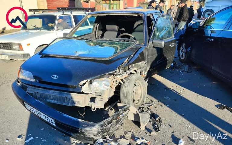 Qafqazinfo: Gəncədə 2 maşın toqquşdu