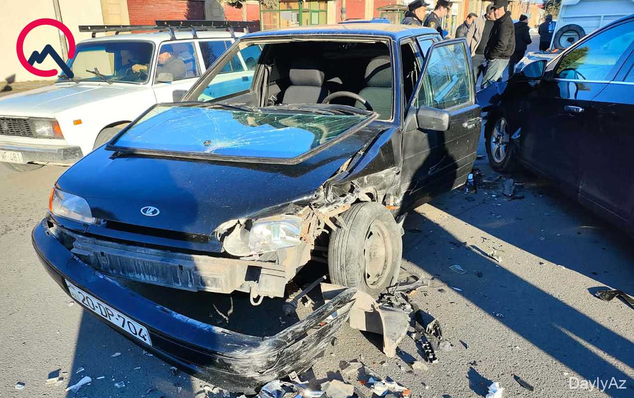 Qafqazinfo: Gəncədə 2 maşın toqquşdu