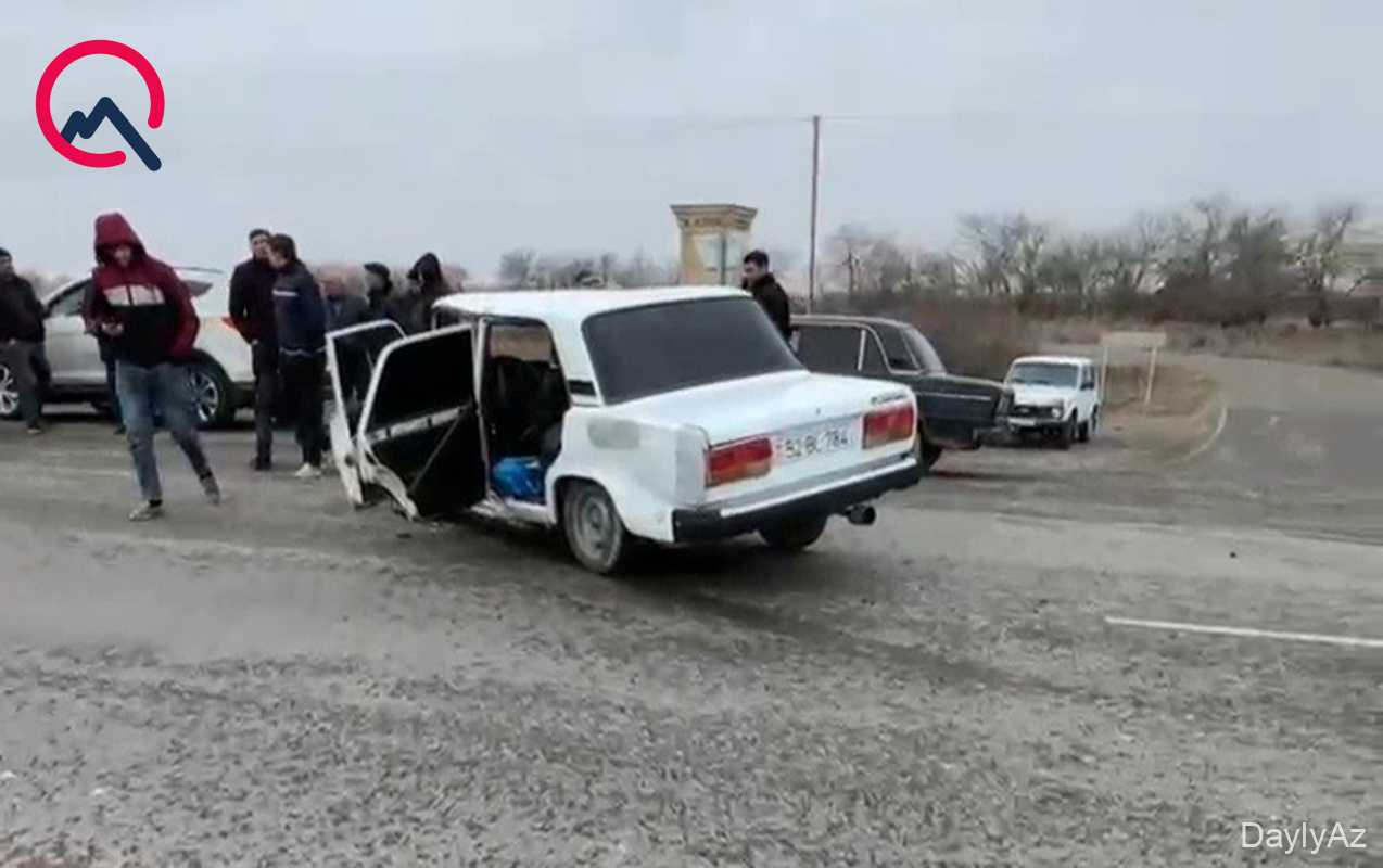 Salyanda yol-qülləsi qəzada iki nəfər yaralandı