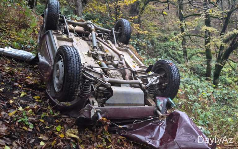 Zaqatalada avtomobil aşdı – Ölən və yaralanan var