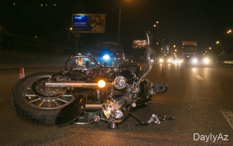 Motosiklet və avtomobil toqquşmuşdur – oğlan ölüm xəsarətində