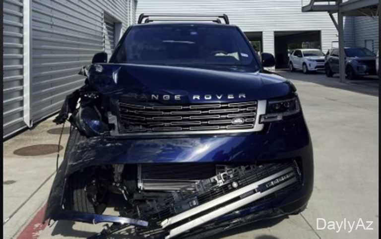 Xırdalanda avtomobilin şüşələri və işıqları sındırıldı