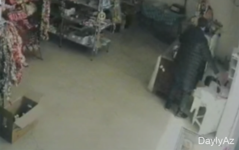 2 minlik siqareti belə oğurladı 
							 – Anbaan video