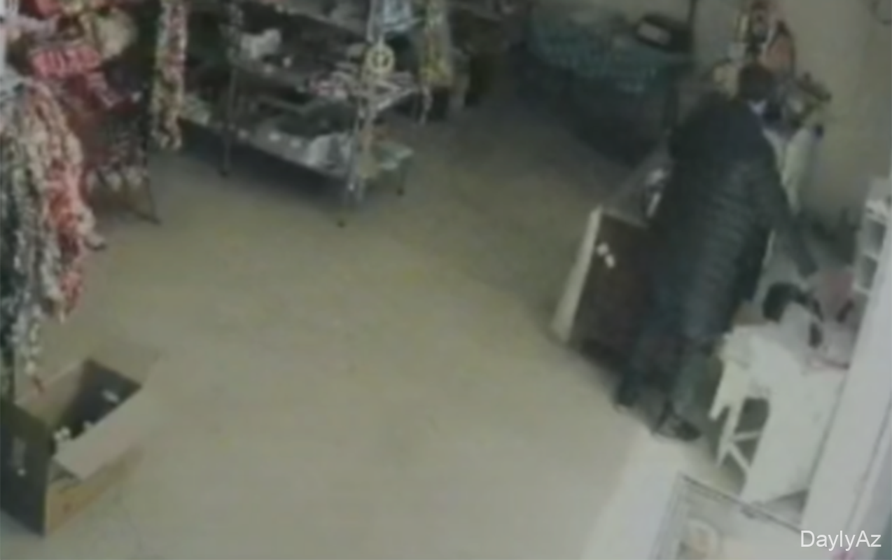 2 minlik siqareti belə oğurladı 
							 – Anbaan video