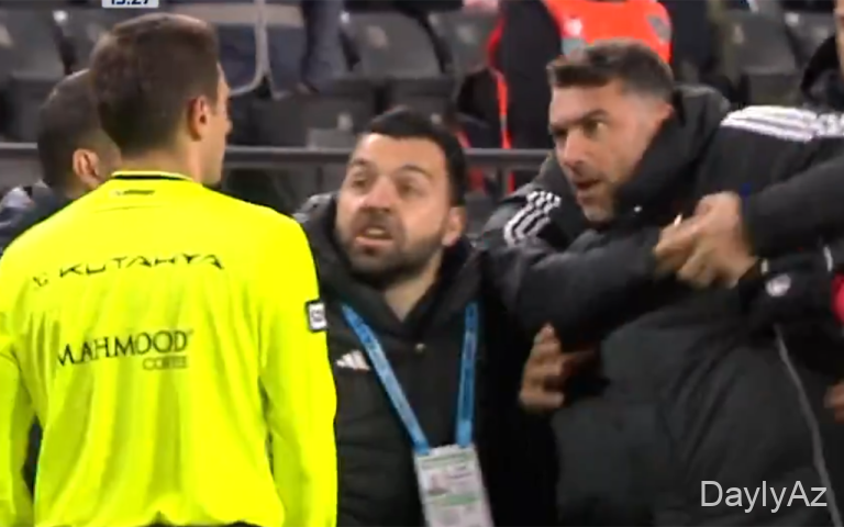 Burak Yılmaz hakimə hücum etdi 
							 – Qırmızı kart aldı – Video