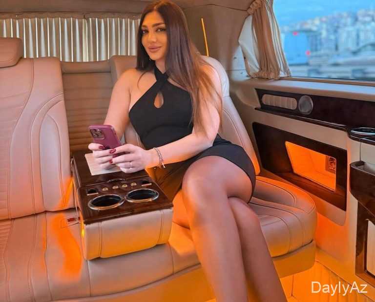 “20 il öncə də açıq-saçıq geyinirdim”