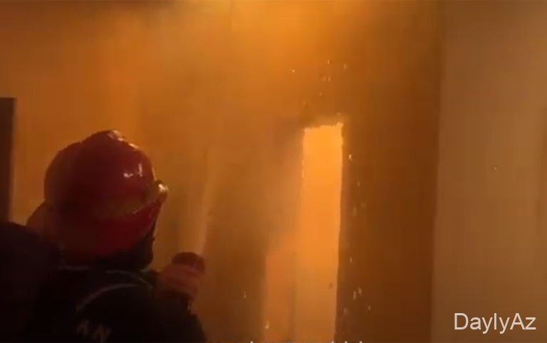 Sumqayıtda ev yandı 
							 – Video