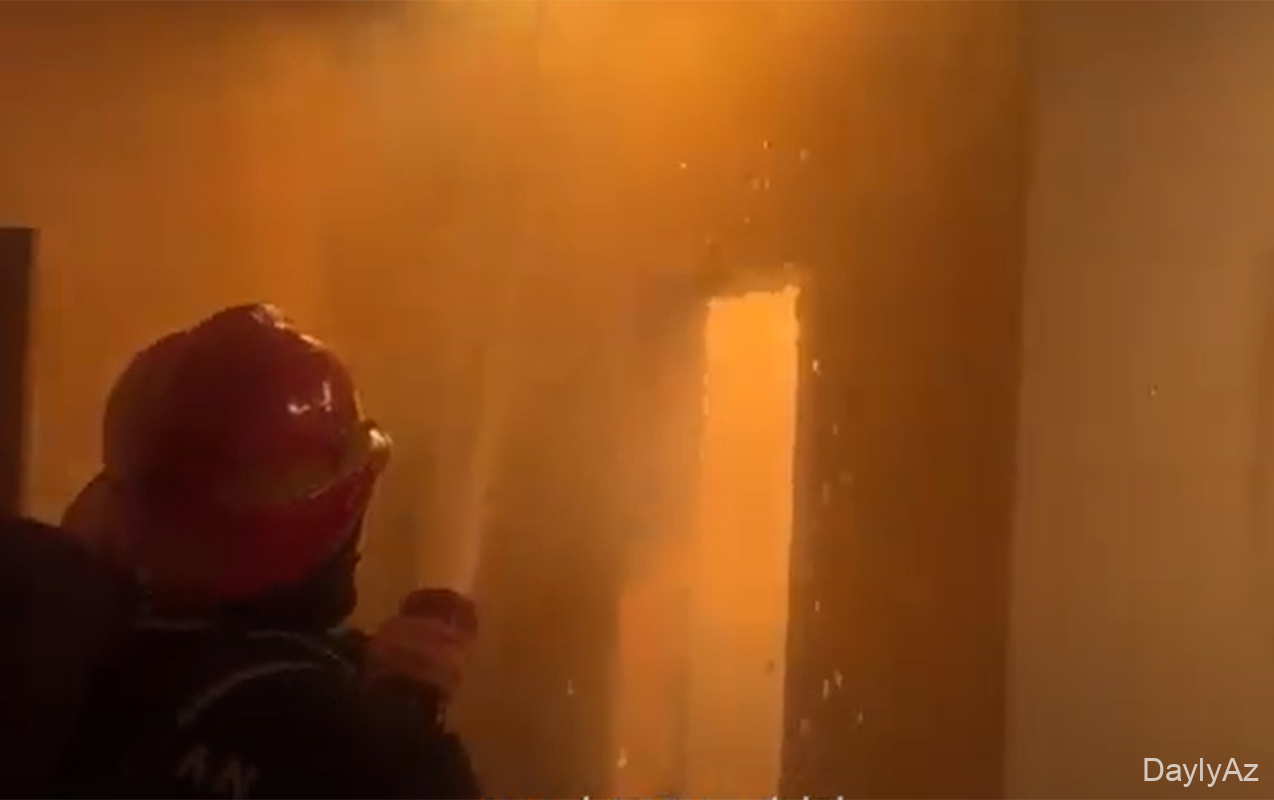 Sumqayıtda ev yandı 
							 – Video