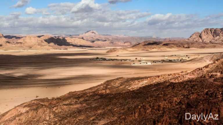Sina Çölü: Tarixi, Coğrafiyası və Təbii Gözəllikləri