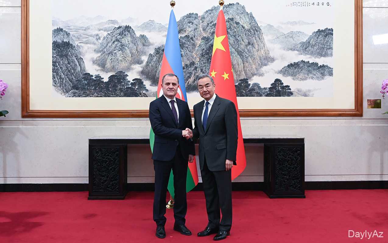 Bayramov çinli həmkarı ilə görüşdü 
							 – Foto