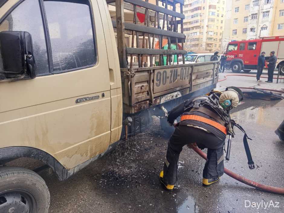 Sumqayıtda yanğın baş verib