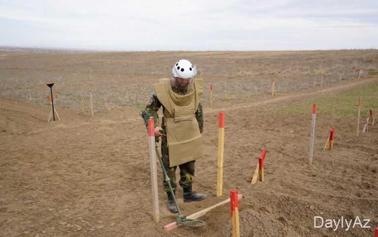 Azad olunan ərazilər minalardan təmizlənir 
							 – Fotolar