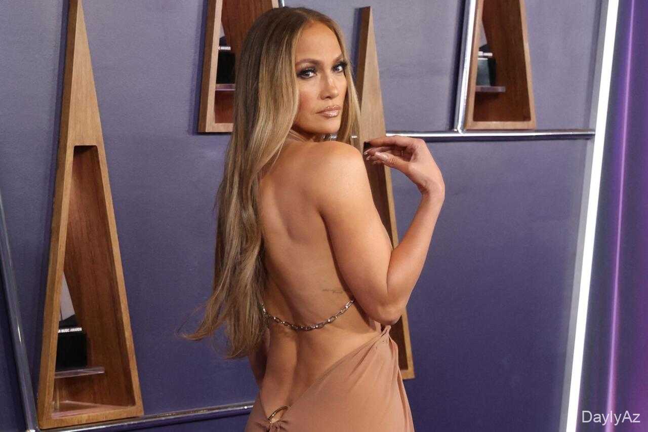 56 yaşlı Cennifer Lopes sosial media hesabında qələbə şəkilləri ilə gündəm oldu