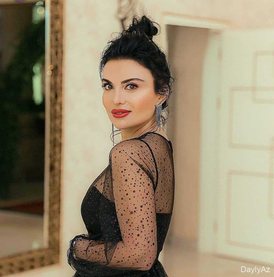 Çiçək aparıcısını SUSDURUB – VİDEO