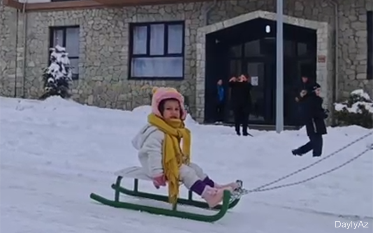 Kəlbəcərli uşaqların xizək keyfi 
							 – Video