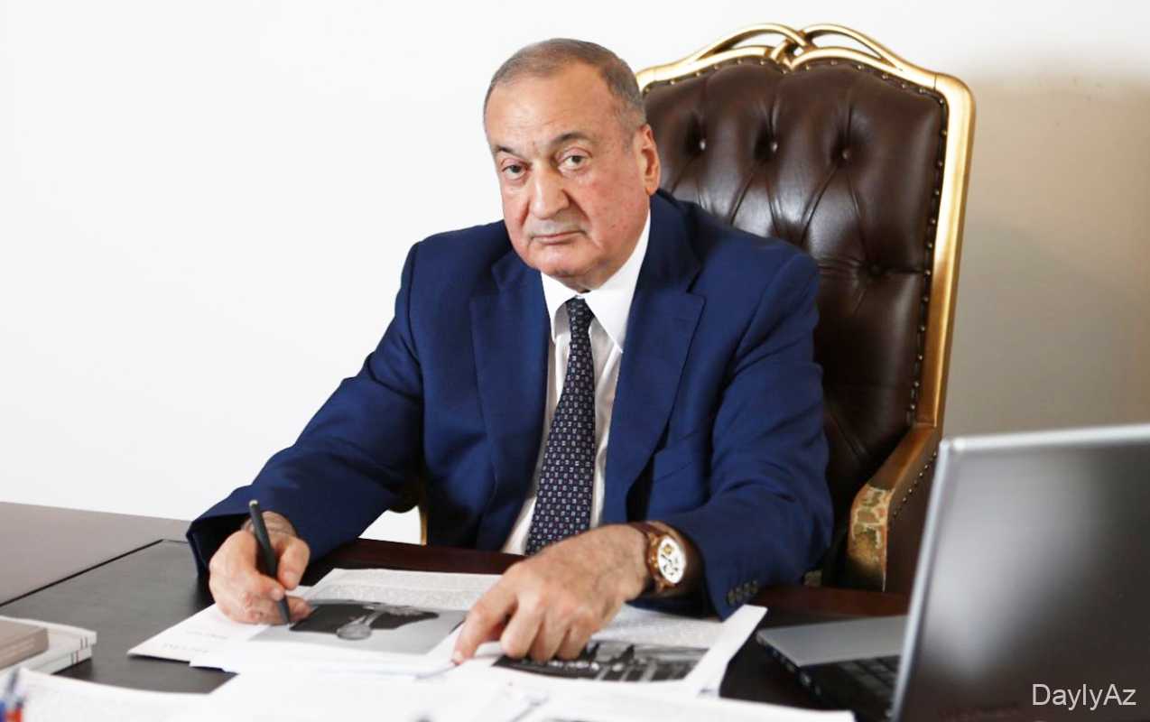 Eldar Quliyev həm deputatdır, həm rektor… 
							 – Bu necə olur?