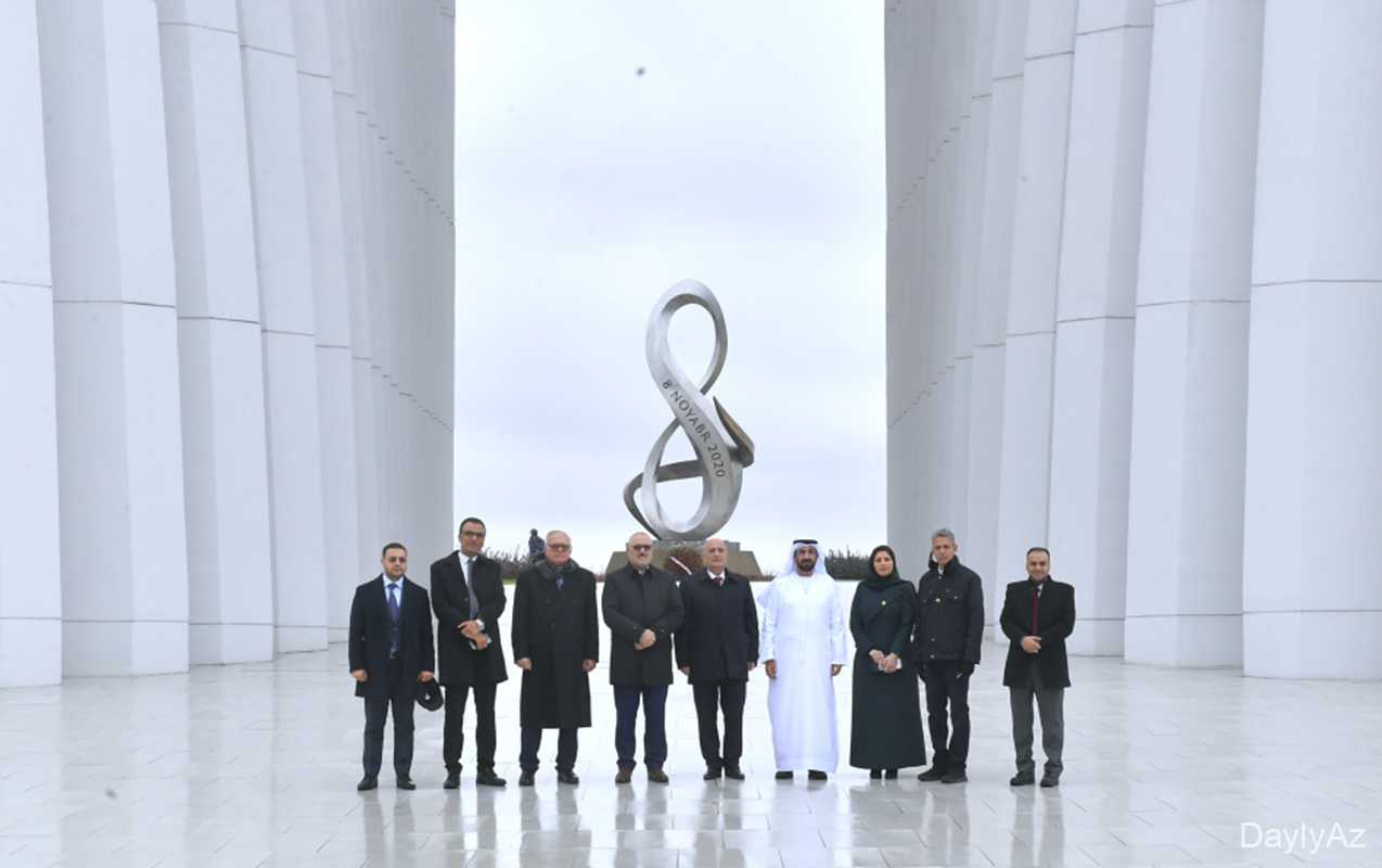 Ərəb Parlamentinin prezidenti Fəxri xiyaban və Zəfər parkında 
							 – Fotolar