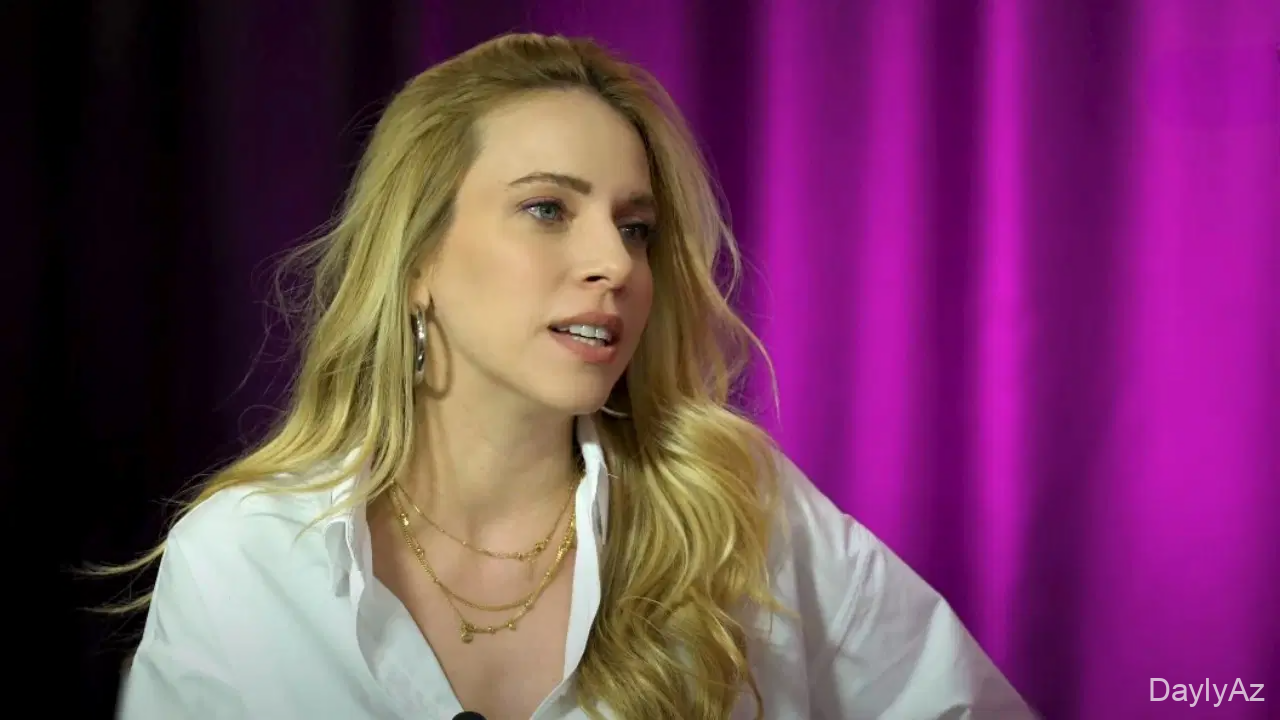 “10 kişi ilə eşqbazlıq edirəm”