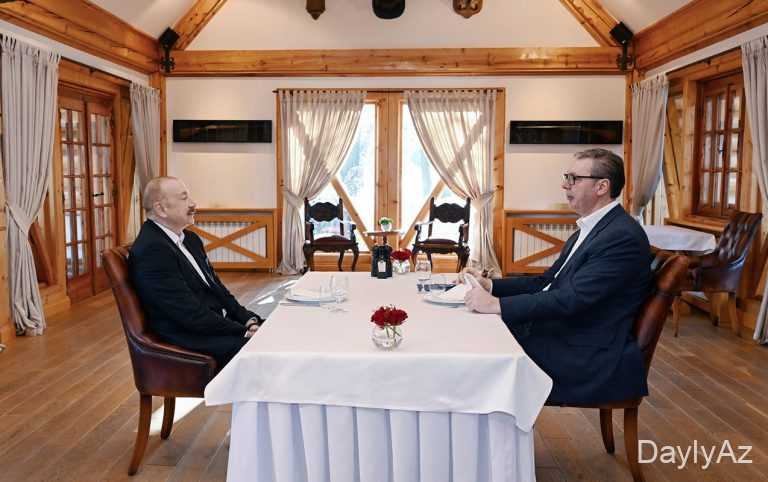 Prezidentlər qeyri-rəsmi səhər yeməyində 
							 – Fotolar