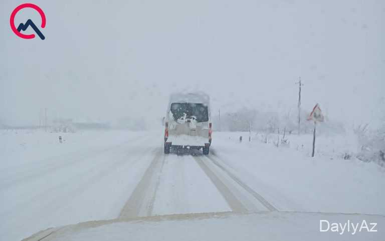 Güclü qar səbəbindən bu rayonlarda yollar bağlandı 
							 – Fotolar