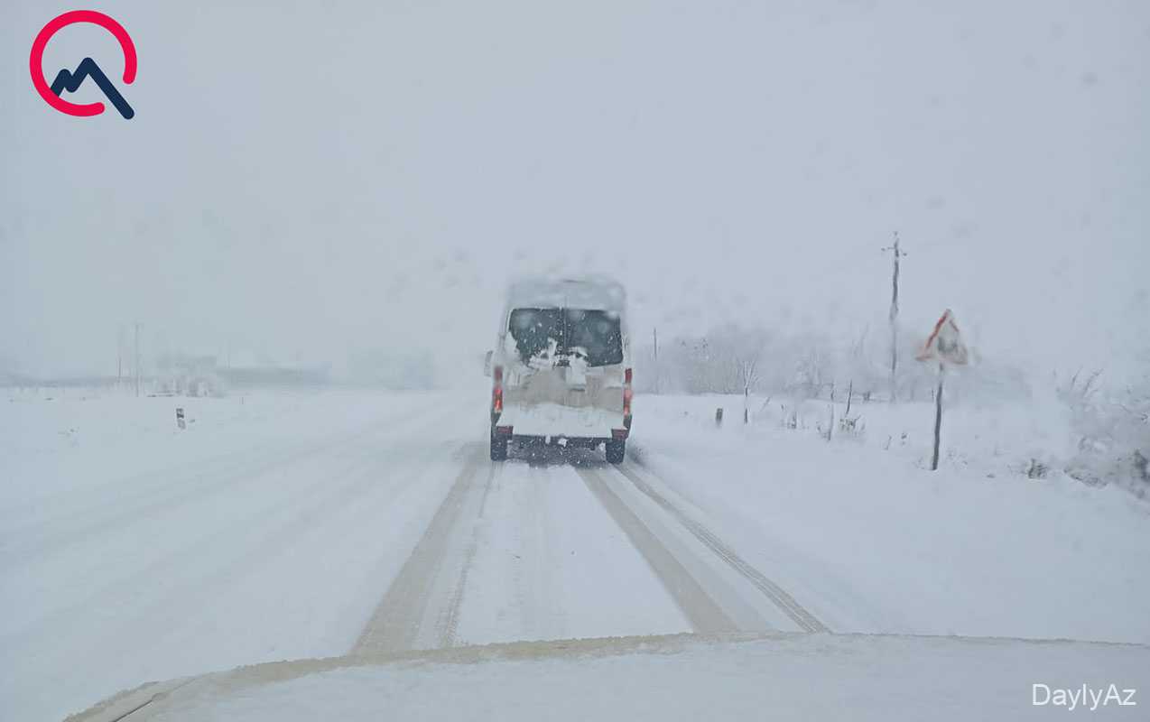 Güclü qar səbəbindən bu rayonlarda yollar bağlandı 
							 – Fotolar