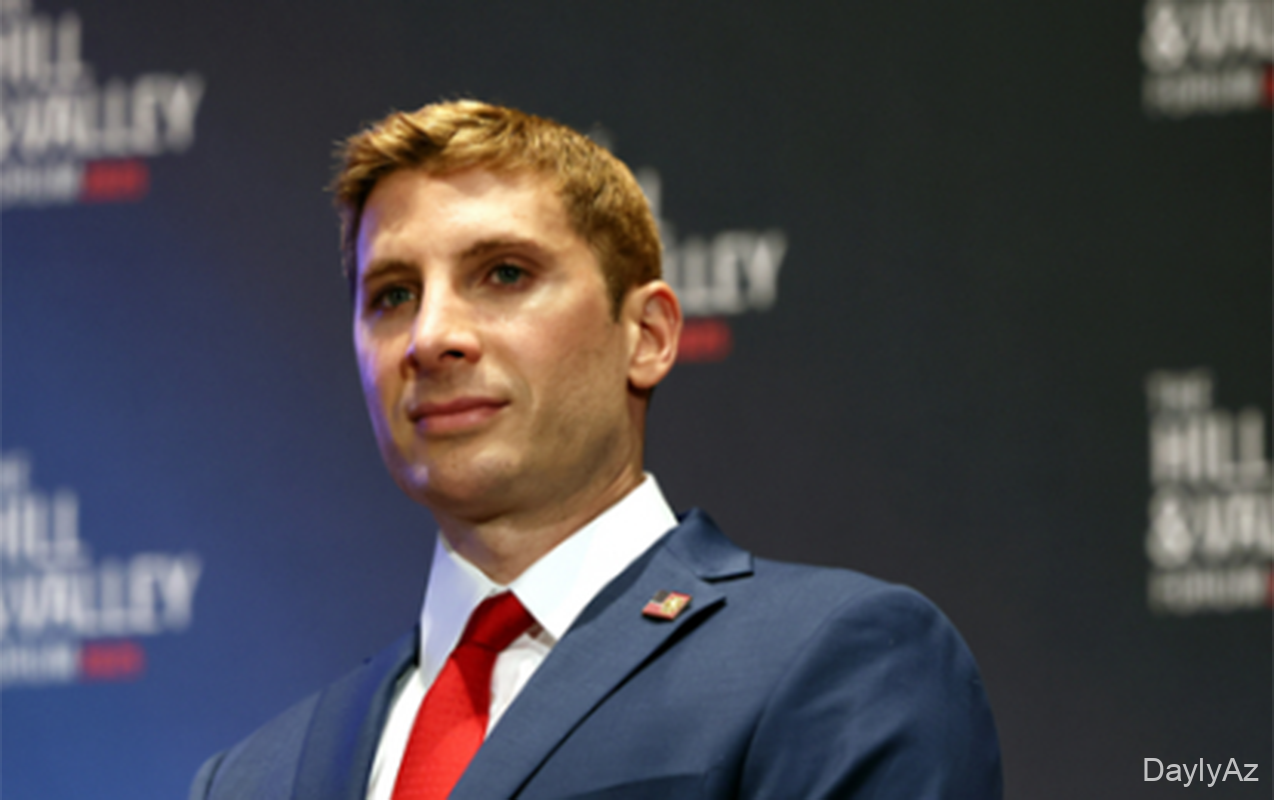 Azərbaycana səfəri zamanı Vensi o müşayiət edəcək