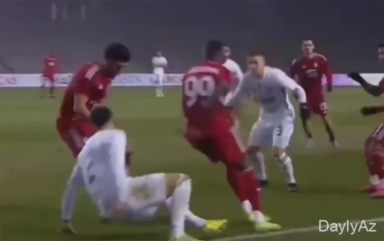 “Qarabaq”nun oyunçusu Mateus Silváya qarşı sərt qəbul olan qarşı oyunçu İbrahima Vadjəə qırmızı vərəqə nümayiş etməmək