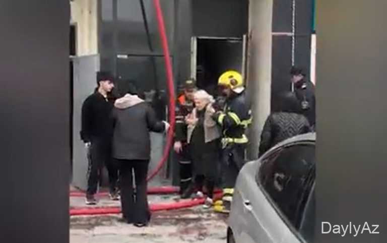 Xətai rayonunda yaşayış binasında yanğın – Video