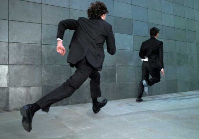 Yuxuda Kimdənsə Qaçmaq – Mənası, Psixoloji Yozumu və Gizli Mesajlar