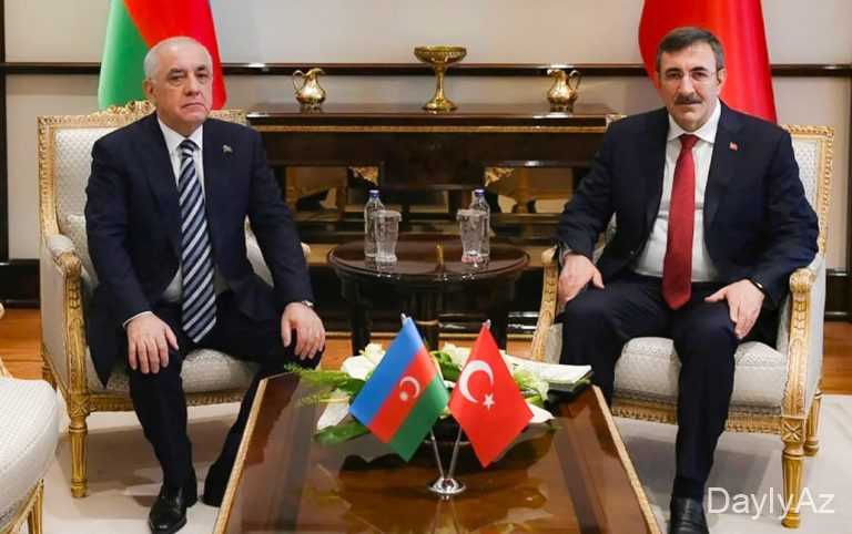 Əli Əsədovla Cevdet Yılmaz bölgədəki vəziyyəti müzakirə etdi