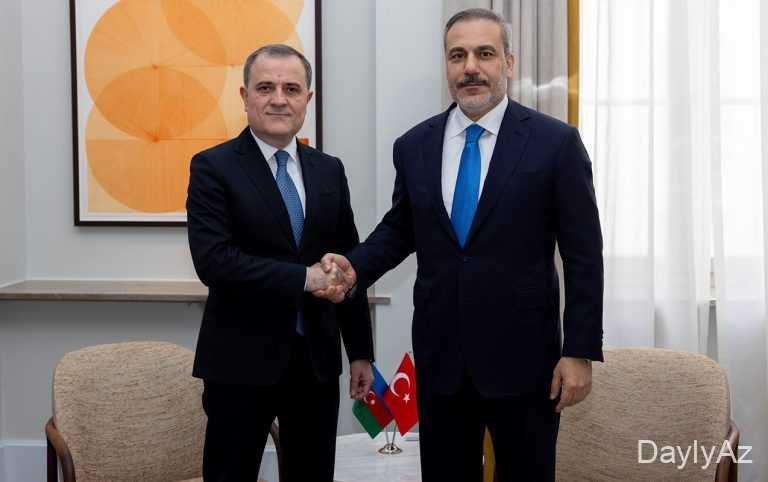 Hakan Fidan Ceyhun Bayramova zəng etdi