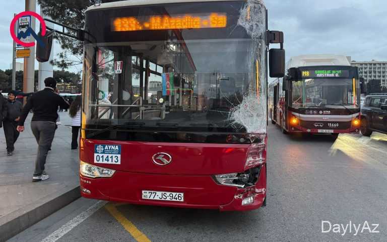 “Gənclik”də 2 marşrut avtobusu toqquşdu 
							 – Foto