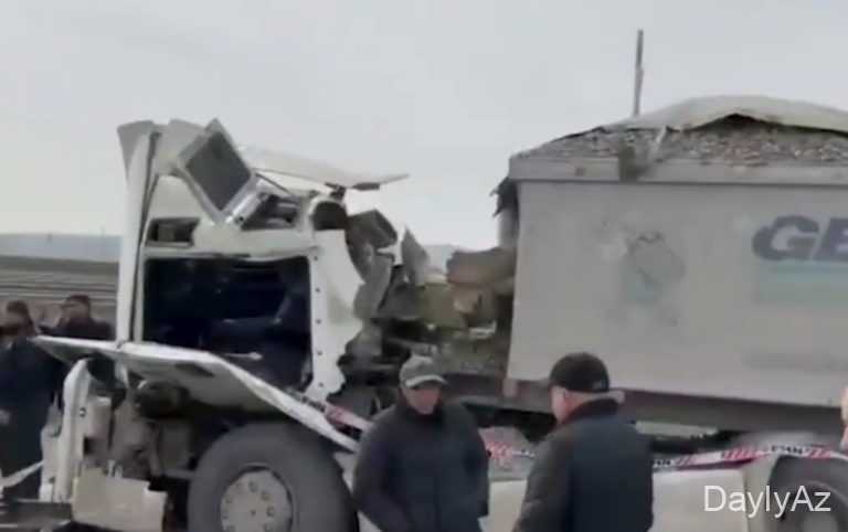 Bakı-Quba yolunda 2 yük maşını toqquşub, sürücü yaralandı – Video