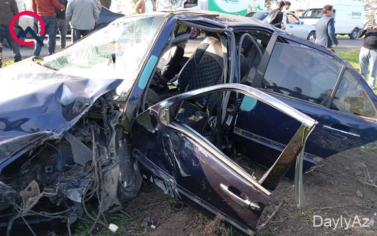 Gəncədə avtomobil dəmir yolu xəttinə dəyməyərək çırpılıb, sürücünü itirdi