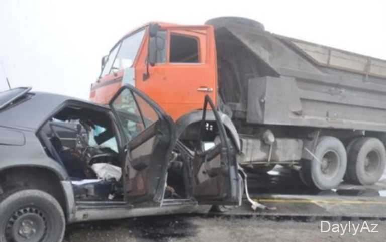 Yük və minik maşınları toqquşdu, sürücü öldü